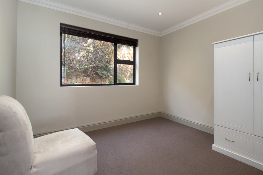 To Let 3 Bedroom Property for Rent in Cairnside Western Cape